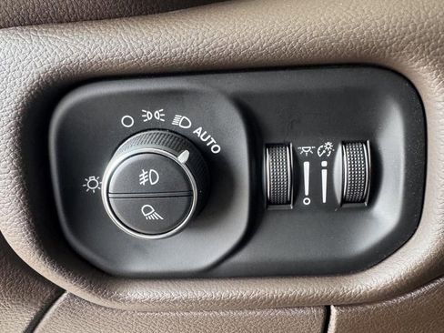 New 2026 RAM 2500 Laramie AWD/4WD image 11