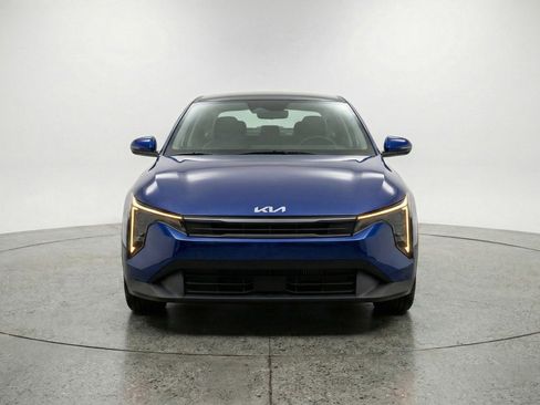 Used 2025 Kia K4 LXS image 1