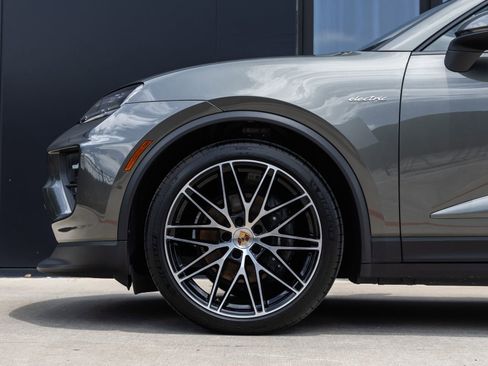 Certified 2025 Porsche Macan 4 Electric AWD/4WD image 13