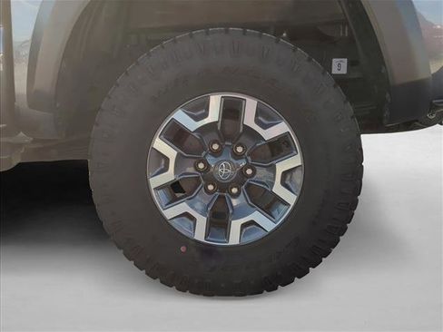 Used 2023 Toyota Tacoma TRD Off-Road image 9
