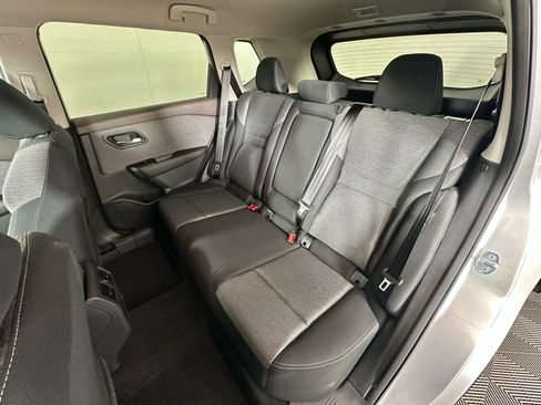 Used 2023 Nissan Rogue SV image 28