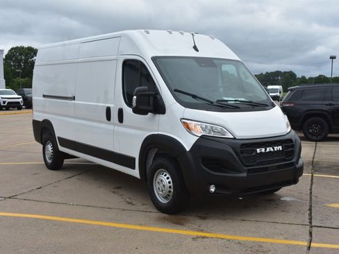 New 2026 RAM ProMaster 2500 w/ Premium Convenience Group FWD image 3