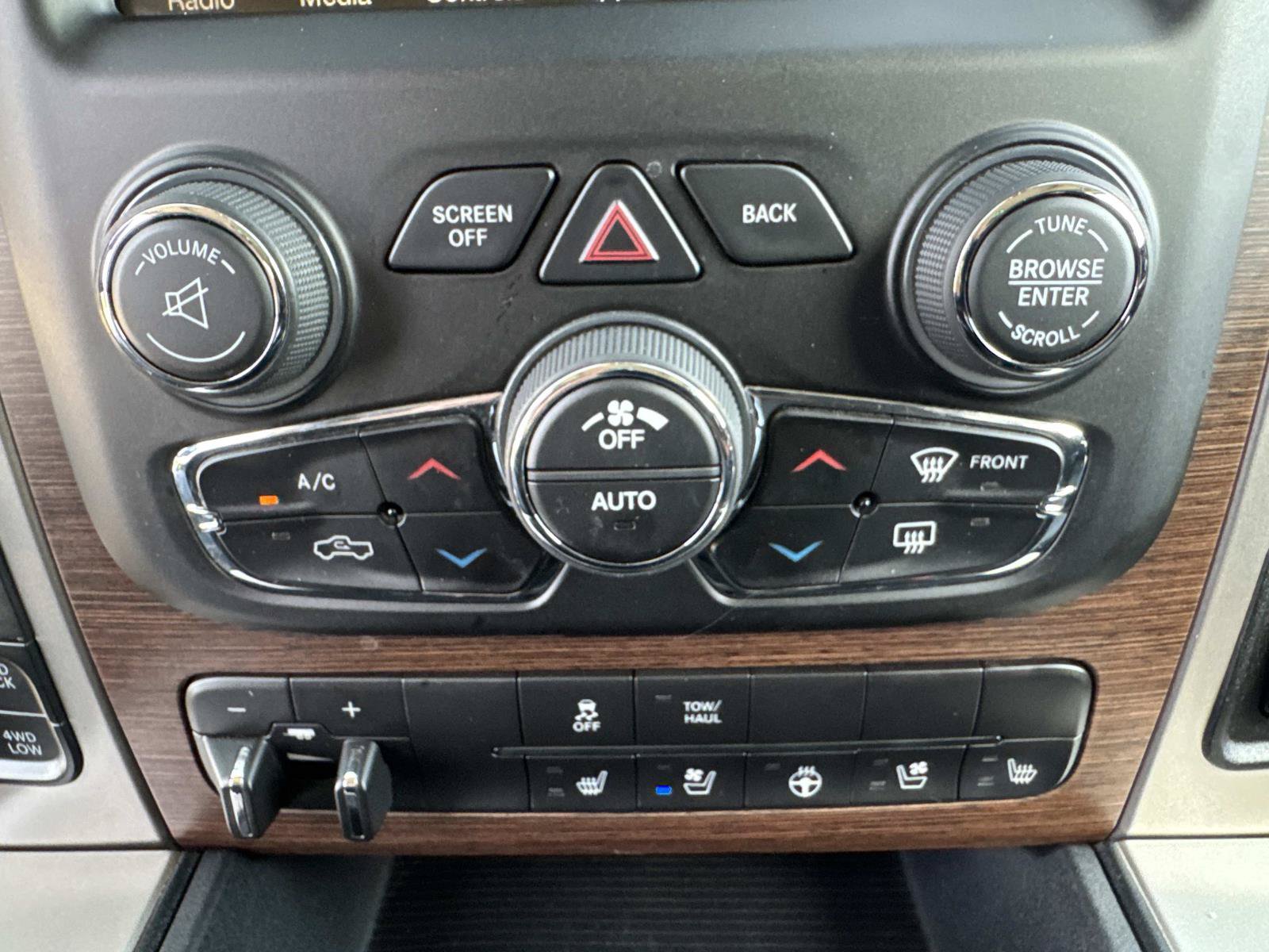 Used 2017 RAM 1500 Laramie w/ Convenience Group AWD/4WD image 33