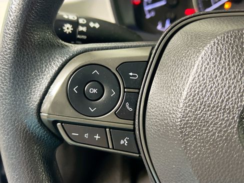 Used 2021 Toyota Corolla LE image 18