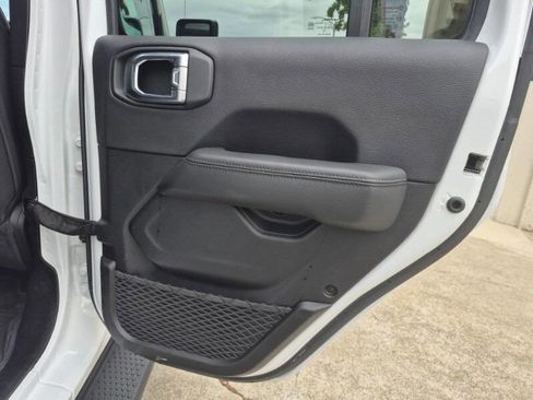 Used 2023 Jeep Wrangler Unlimited Sahara image 20