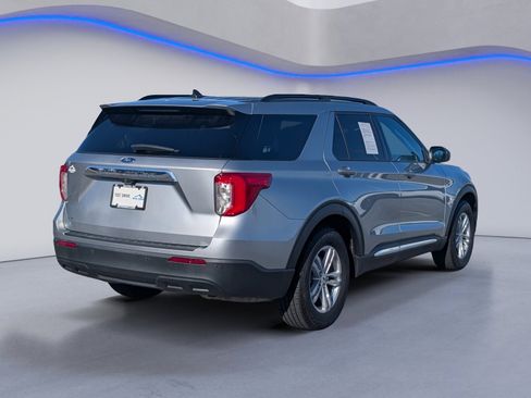 Used 2023 Ford Explorer XLT image 8