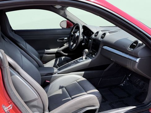 Used 2019 Porsche 718 Cayman RWD image 33