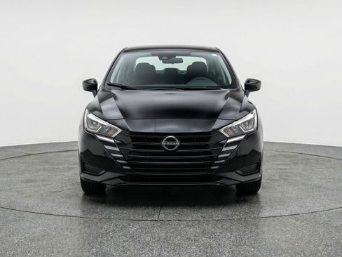 Used 2025 Nissan Versa SV image 2