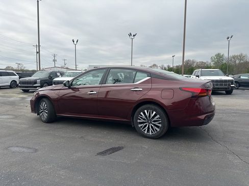 Used 2025 Nissan Altima 2.5 SV image 10