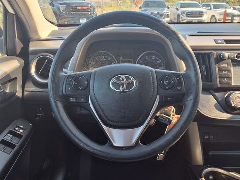 Used 2018 Toyota RAV4 LE FWD image 13