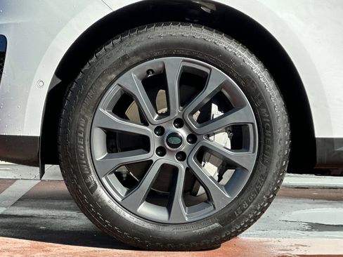 Used 2024 Land Rover Range Rover Sport SE image 13