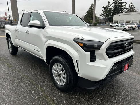 New 2026 Toyota Tacoma SR5 image 3