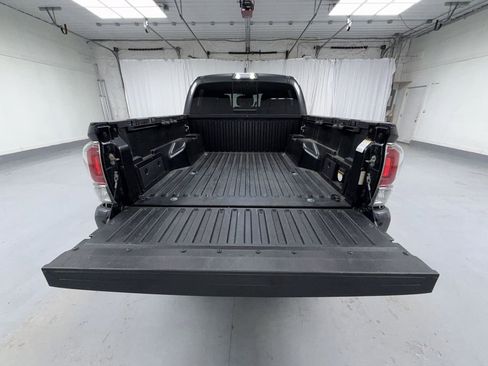 Certified 2018 Toyota Tacoma Limited AWD/4WD image 16