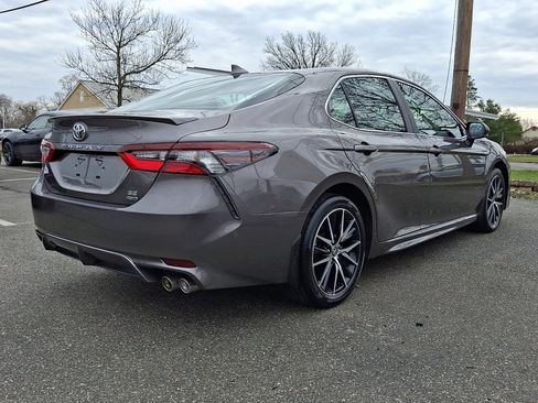 Used 2023 Toyota Camry SE image 3