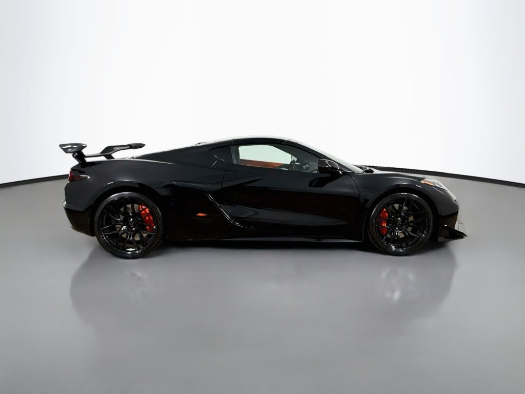 Used 2025 Chevrolet Corvette Z06 RWD image 8
