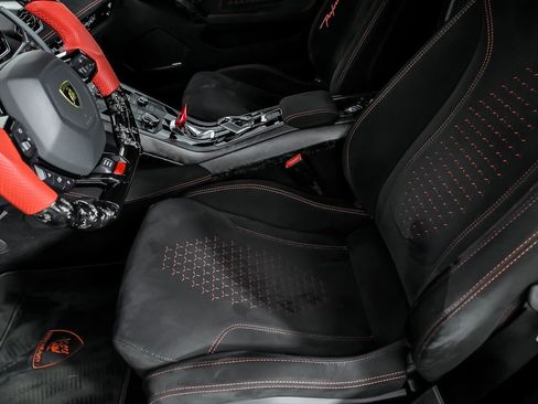 Used 2018 Lamborghini Huracan Performante AWD/4WD image 27