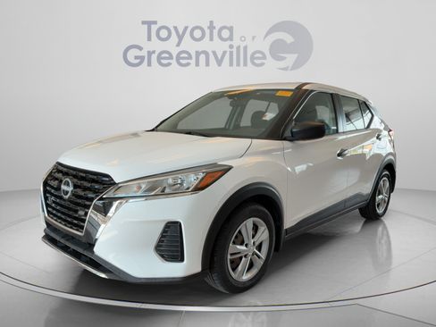 Used 2022 Nissan Kicks S FWD image 1