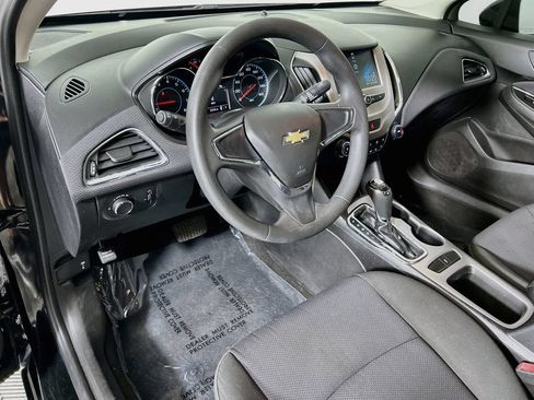 Used 2018 Chevrolet Cruze LS FWD image 9
