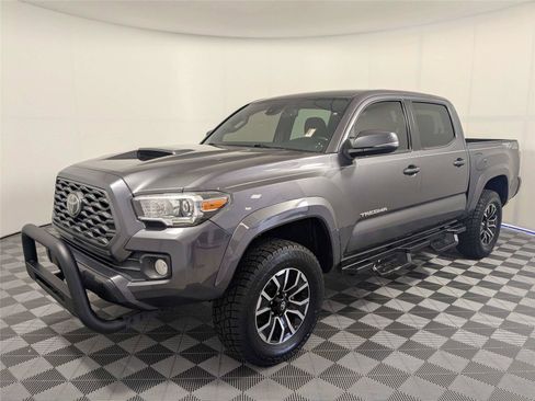 Used 2020 Toyota Tacoma TRD Sport AWD/4WD image 2
