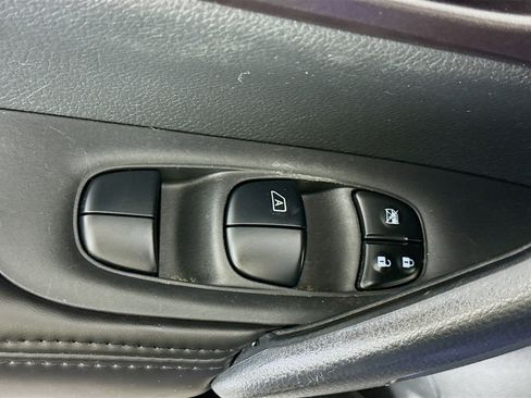 Used 2021 Nissan Rogue Sport S image 23