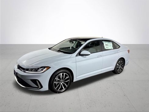 New 2026 Volkswagen Jetta SE image 2