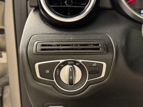 Used 2019 Mercedes-Benz GLC 300 4MATIC image 21
