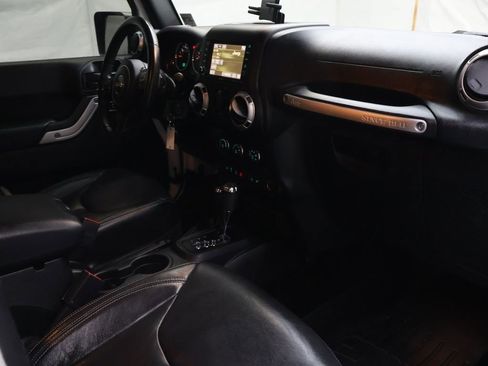 Used 2017 Jeep Wrangler Unlimited Sahara w/ Connectivity Group AWD/4WD image 11