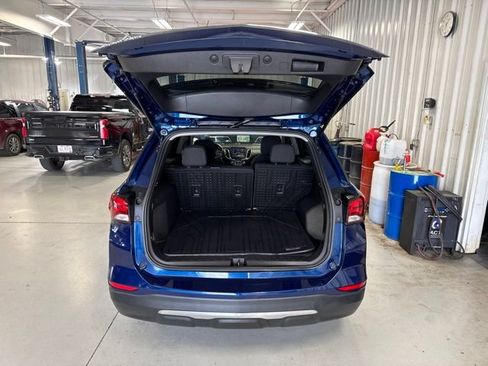 Used 2022 Chevrolet Equinox LT w/ LPO, Floor Liner Package FWD image 9