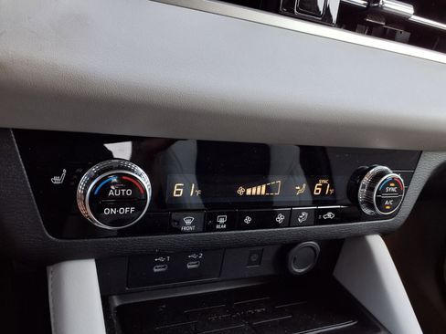 Used 2025 Mitsubishi Outlander SE FWD image 7