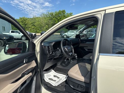 Used 2025 Ford Ranger Lariat w/ Chrome Accent Package AWD/4WD image 10