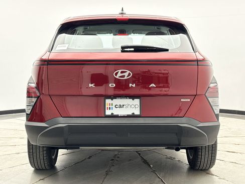 Used 2024 Hyundai Kona SE image 4