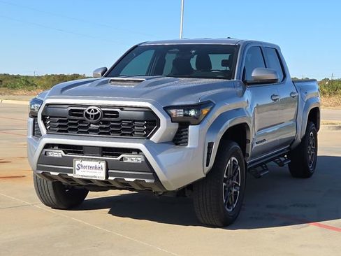 Used 2024 Toyota Tacoma TRD Sport AWD/4WD image 3