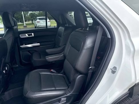 Used 2022 Ford Explorer Limited w/ Equipment Group 301A RWD image 23