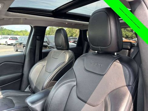 Used 2022 Jeep Cherokee Limited AWD/4WD image 6