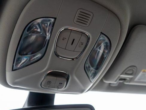 Used 2020 Jeep Compass Latitude w/ Cold Weather Group image 32