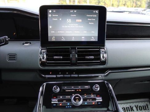Used 2018 Lincoln Navigator Reserve w/ Technology Package AWD/4WD image 19
