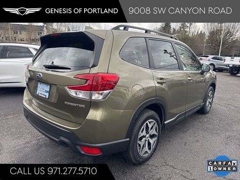 Used 2022 Subaru Forester Premium image 8