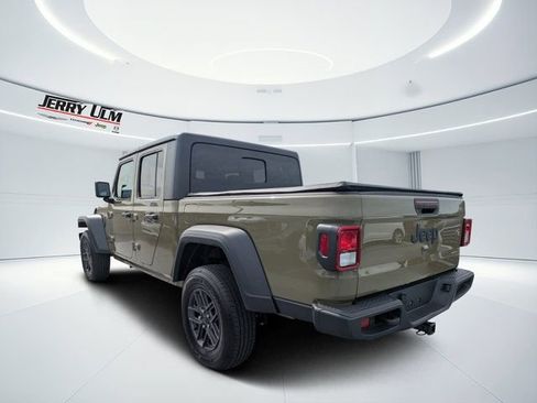 Used 2025 Jeep Gladiator Sport image 5