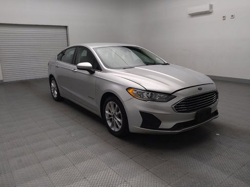 Used 2019 Ford Fusion SE image 13