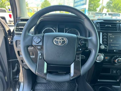 Used 2020 Toyota 4Runner TRD Off-Road Premium w/ Moonroof Package AWD/4WD image 32