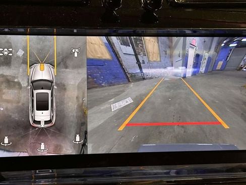 Used 2025 Bentley Bentayga S Black Edition image 32