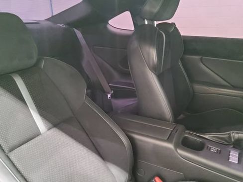 Used 2022 Toyota GR86 Premium RWD image 19