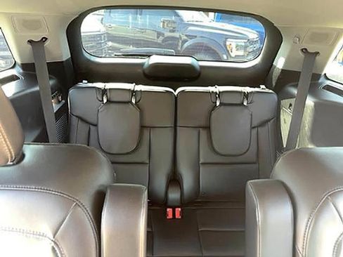 Used 2022 Ford Explorer Limited w/ Equipment Group 301A RWD image 14