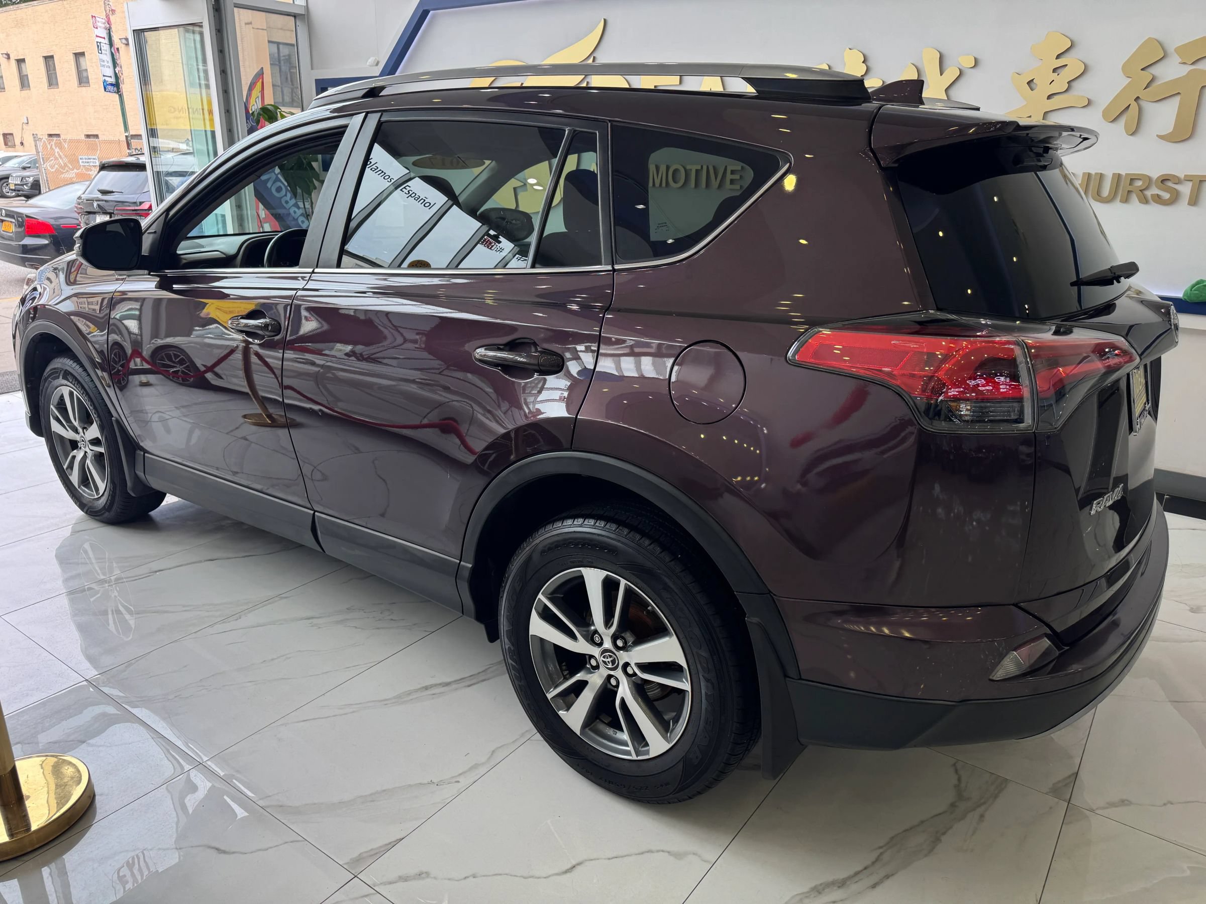 Used 2017 Toyota RAV4 XLE w/ Plus Extra Value Package AWD/4WD image 5