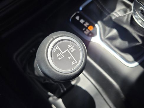 Used 2022 Jeep Wrangler Unlimited Sahara w/ Cold Weather Group AWD/4WD image 18