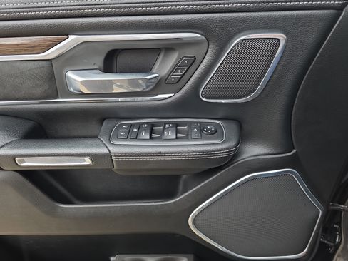 Used 2019 RAM 1500 Laramie AWD/4WD image 26