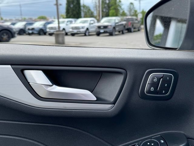 Used 2025 Ford Escape Platinum AWD/4WD image 43