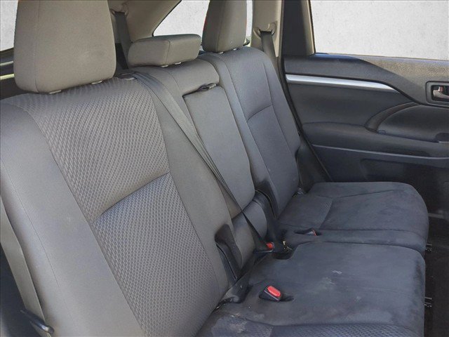 Used 2018 Toyota Highlander LE w/ Carpet Mat Package (TMS) FWD image 20