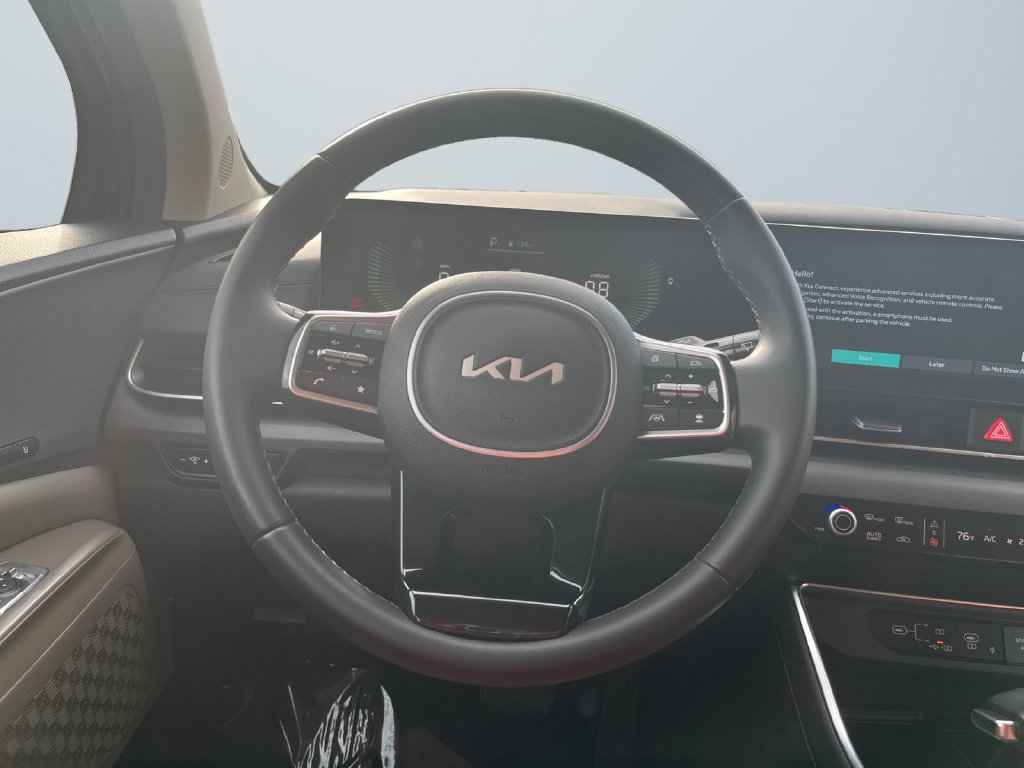 Used 2025 Kia Carnival EX FWD image 12