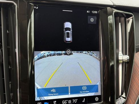 Used 2023 Volvo XC60 B5 Ultimate w/ Climate Package image 24